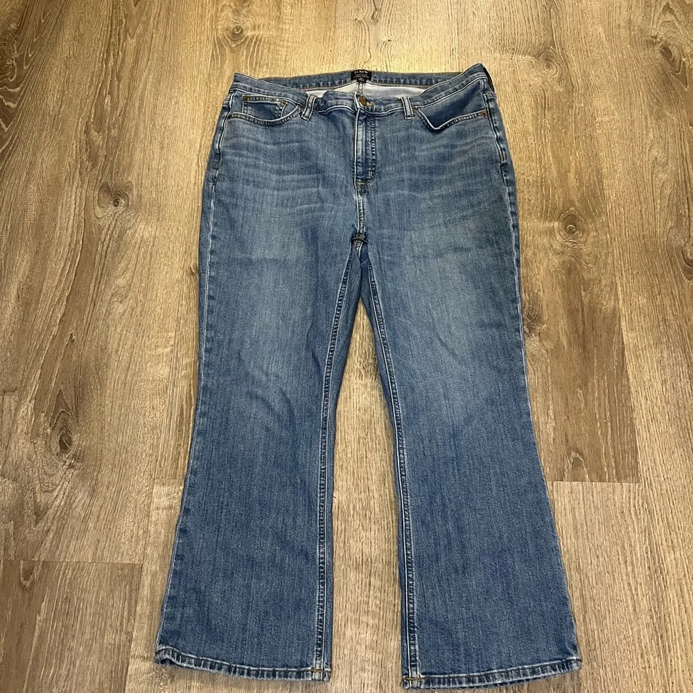 J.Crew Factory Mid-rise flare crop jean in all-day stretch - Picture 3 of 9